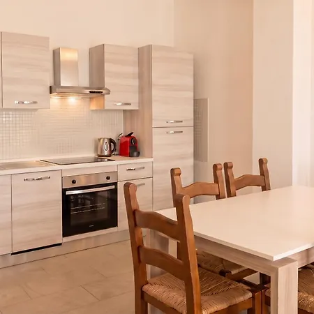 Light & Space 3br Апартаменти *